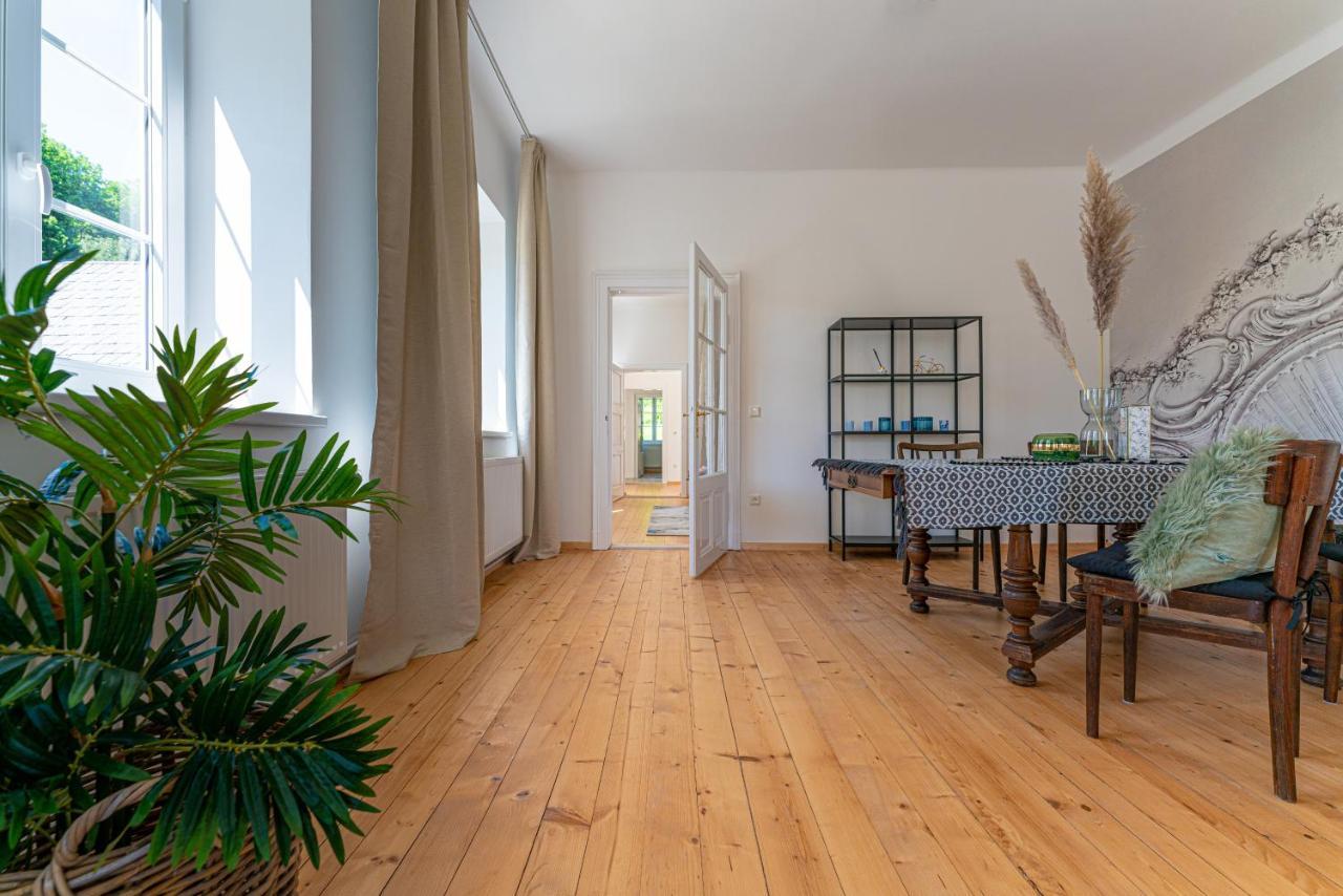 Ferienwohnung Kaiserliches Wohnen im Alten K&K Postamt OG Persenbeug Exterior foto